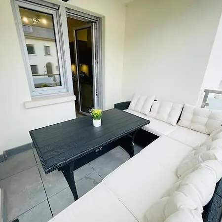 Three Bedrooms In Center With Terrace&parking *