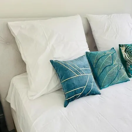 Three Bedrooms In Center With Terrace&parking Appartement *